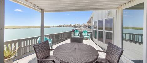 屋外ダイニングエリア