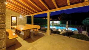 Outdoor dining - Villa Nikka (Istria - Kanfanar) (Kanfanar)