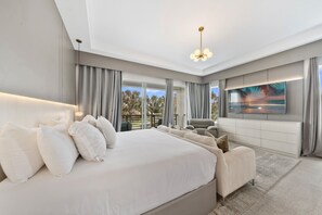 7 bedrooms, desk, iron/ironing board, free WiFi