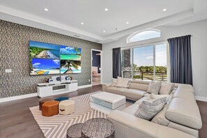 Smart-tv, bordfodbold, bordtennisbord
