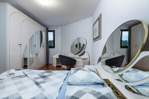 9 habitaciones, internet y ropa de cama 