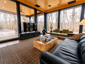 TV, fireplace, stereo - Ananda | Luxury Cabin In The Woods (Rockbridge)