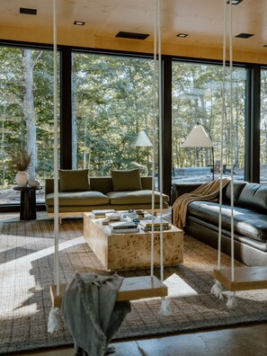 TV, lareira, aparelho de som