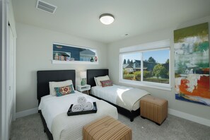 3 bedrooms, desk, iron/ironing board, free WiFi