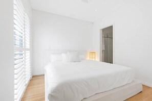 3 bedrooms, desk, iron/ironing board, WiFi