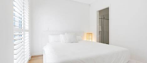 3 bedrooms, desk, iron/ironing board, WiFi