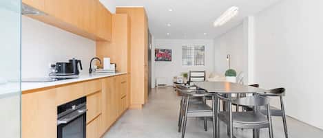 Kühlschrank, Ofen, Herdplatte, Geschirrspüler