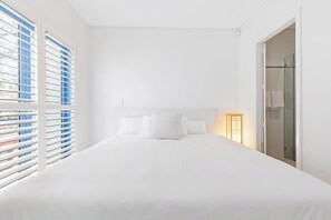 3 bedrooms, desk, iron/ironing board, WiFi