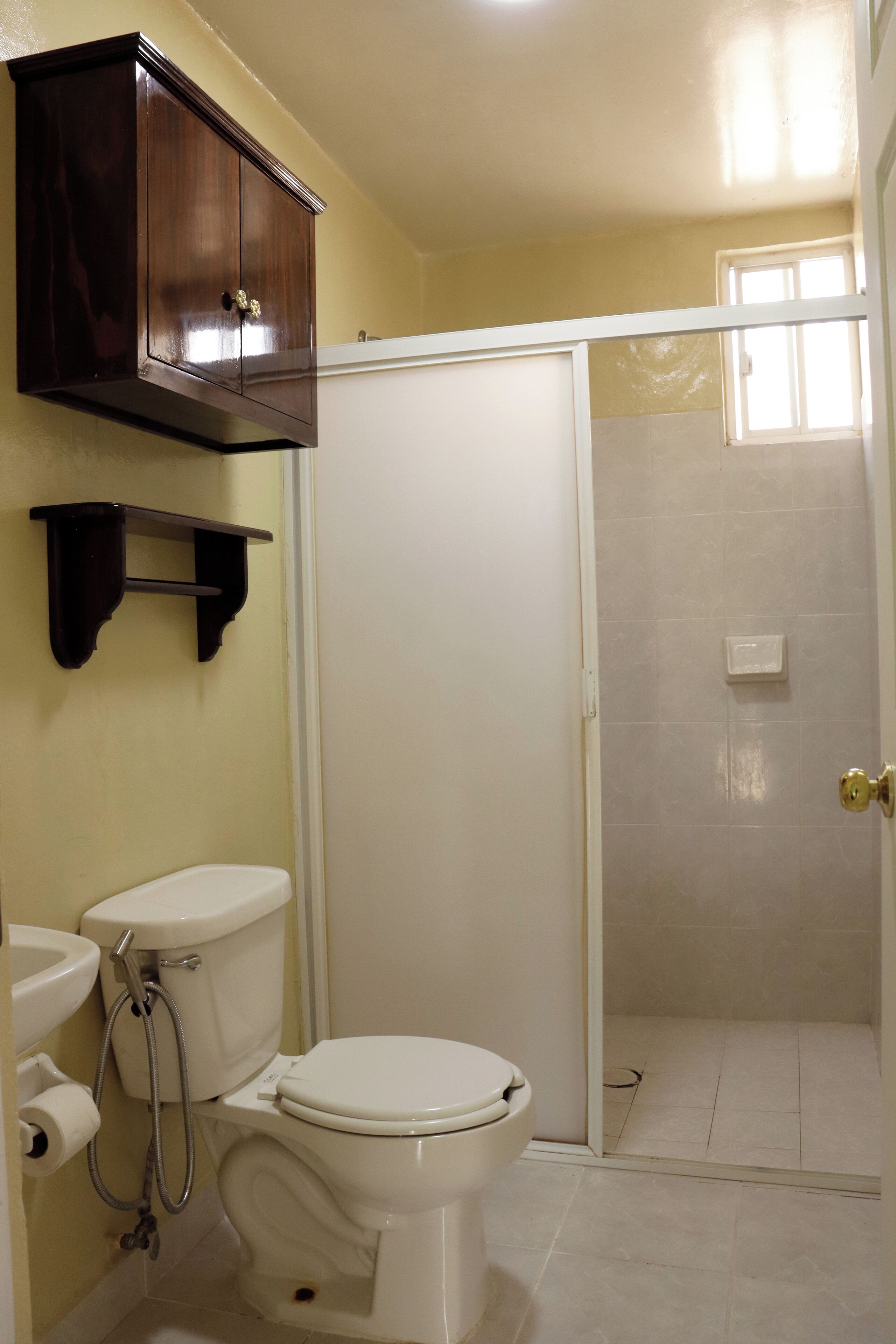 Basic House, Patio | Bathroom