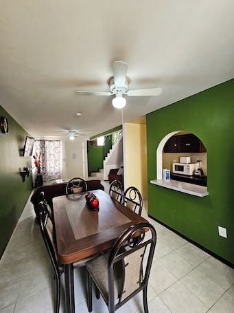 Basic House, Patio | Living area