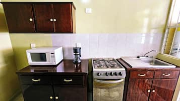 Casa básica, patio | Cocina privada