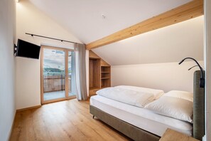 3 bedrooms, free WiFi, bed sheets - Apartment 'Linderhof Cima' with Mountain View, Shared Pool and Wi-Fi (Natz)