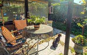 Outdoor dining - Nice home in Warmenhuizen with WiFi (Warmenhuizen)