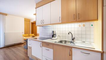 Kühlschrank, Herdplatte, Geschirrspüler