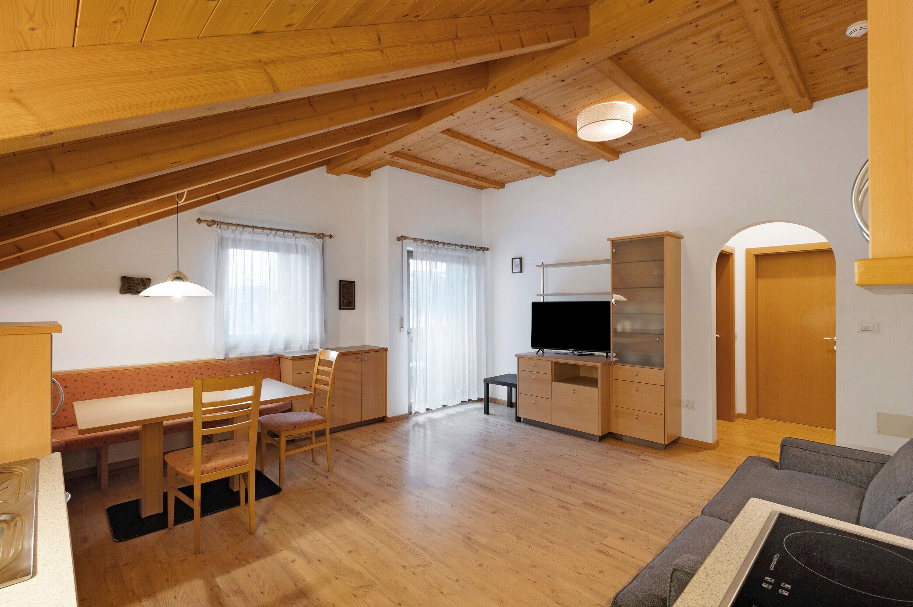 Fernseher, Tischtennisplatte