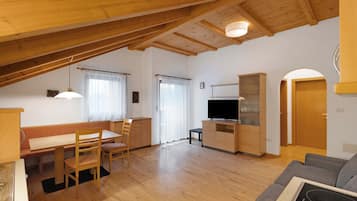 Fernseher, Tischtennisplatte