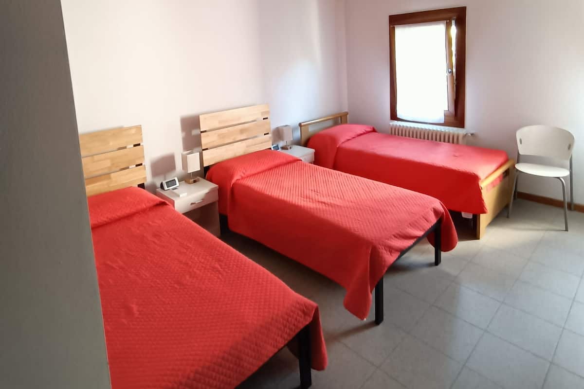 Classic Triple Room | Iron/ironing board, free WiFi