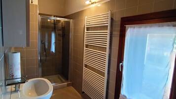 Doppia Classic | Bagno | Doccia, asciugacapelli, asciugamani, sapone