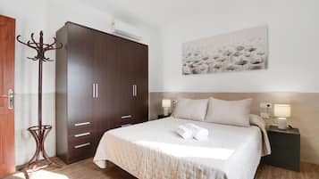 3 bedrooms, iron/ironing board, free WiFi, bed sheets