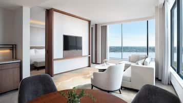 Phòng Suite Executive, quang cảnh sông | Bộ đồ giường cao cấp, minibar, két bảo mật tại phòng