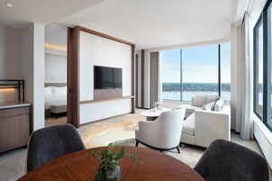 Ropa de cama de alta calidad y minibar 