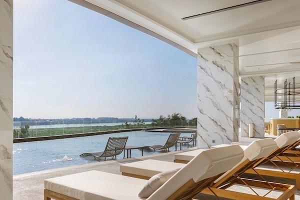 Kolam renang outdoor