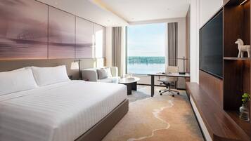 Deluxe Room, 1 King Bed, River View | Premium bedding, minibar, in-room safe, blackout drapes
