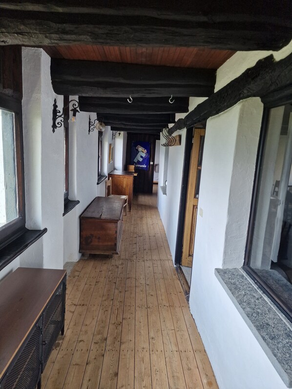 Interior - Holiday Home 'Casa Grande' with Private Garden, Balcony and Wi-Fi (Falmenta)