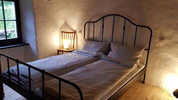 3 bedrooms, free WiFi, bed sheets