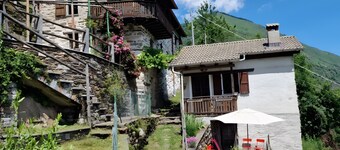 Holiday Home 'Casa Grande' with Private Garden, Balcony and Wi-Fi