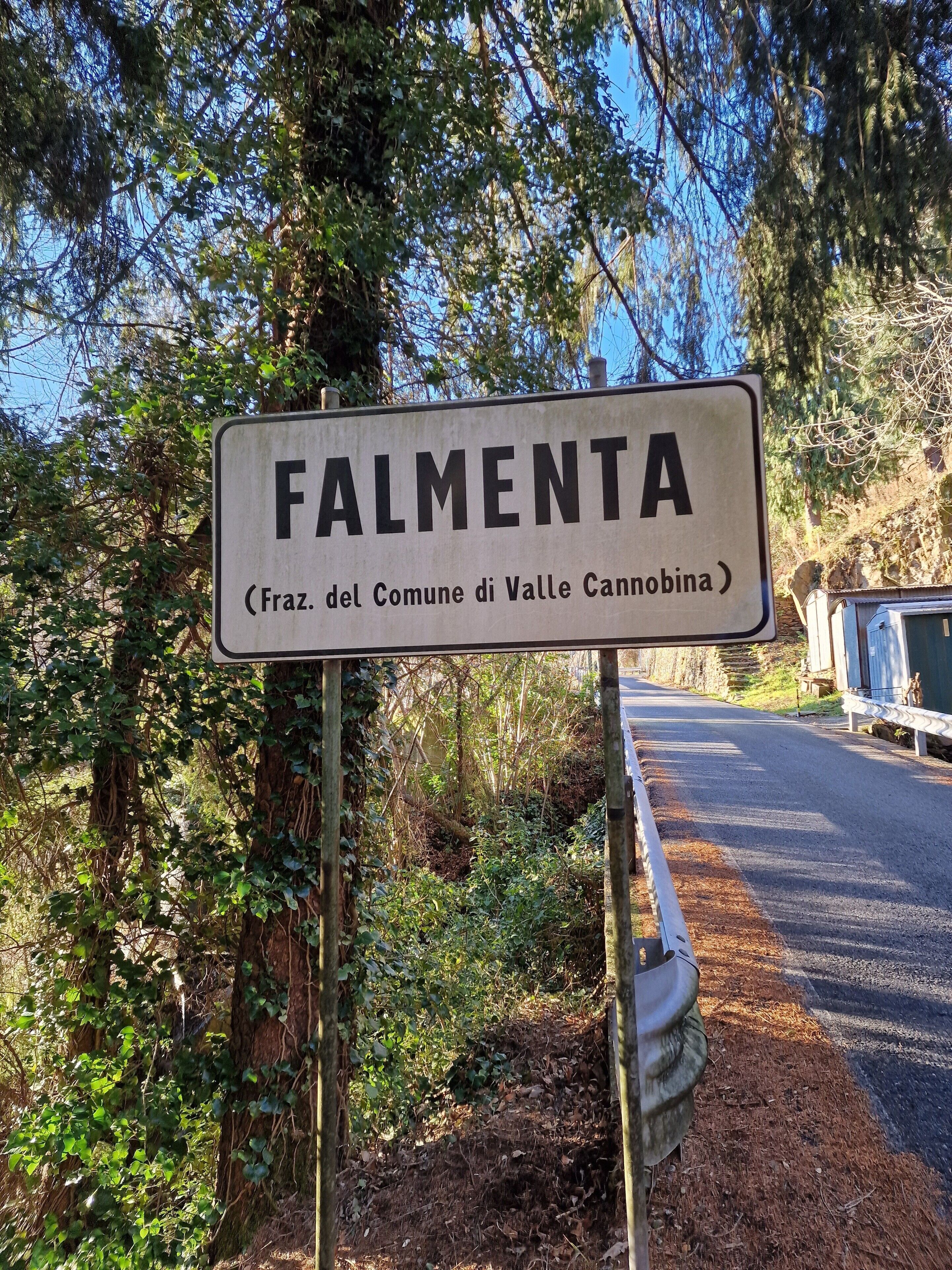 Skilt, der angiver placeringen som Falmenta, en del af Valle Cannobina kommune.