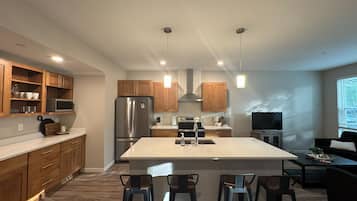 Réfrigérateur, micro-ondes, four, lave-vaisselle