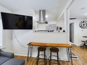 TV connectée, jeux vidéo, livres, écrans d'ordinateur