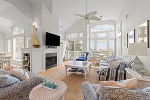 Télévision, livres, chaîne hi-fi