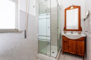 Douche, séchoir à cheveux