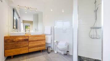 Shower, towels