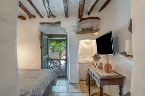 1 bedroom, iron/ironing board, WiFi (free), bed sheets