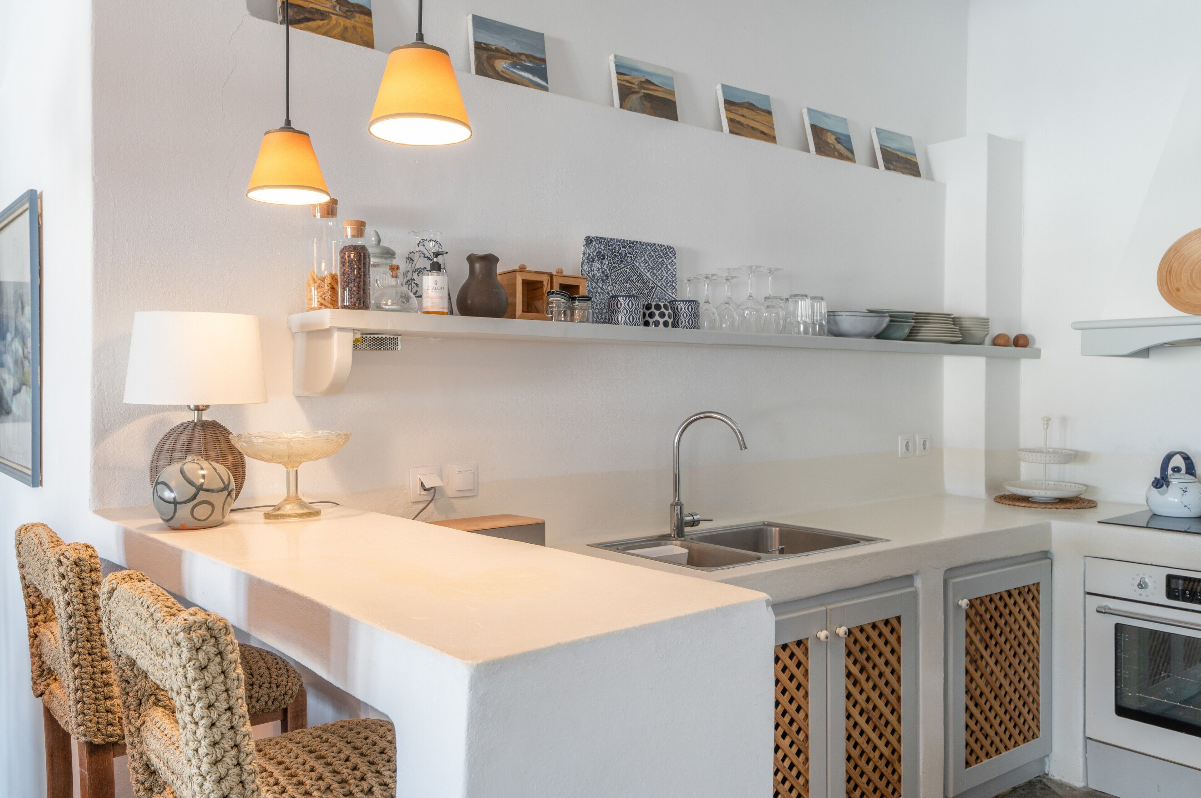 Fridge, oven, stovetop, coffee/tea maker