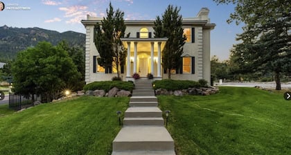 Charming 2-bedroom apartment nestled in nature behind the Broadmoor Hotel.