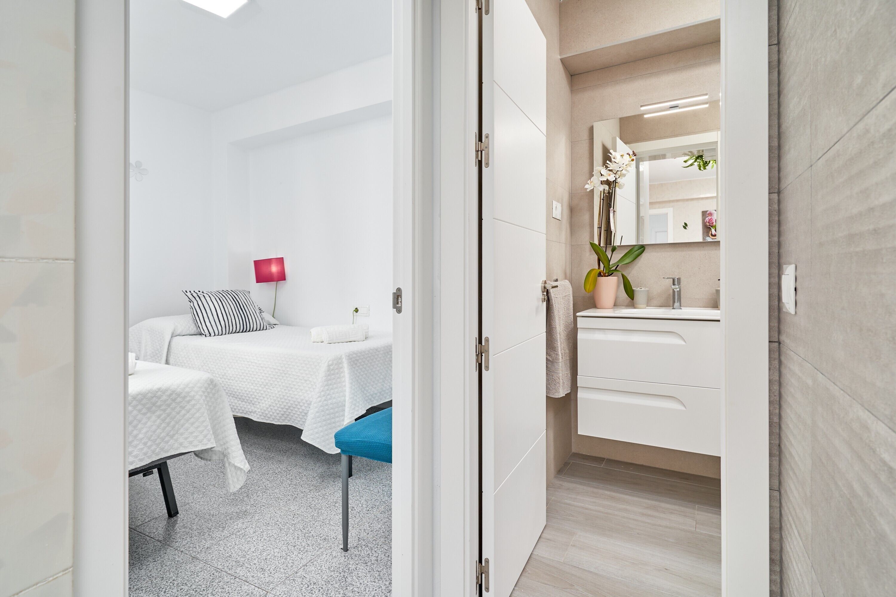 2 bedrooms, iron/ironing board, free WiFi, bed sheets