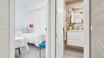 2 habitaciones, tabla de planchar con plancha y wifi gratis
