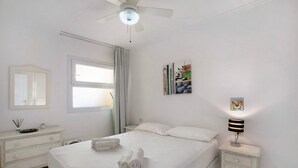 1 室のベッドルーム、アイロン / アイロン台、WiFi (無料)、ベッドシーツ