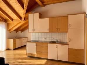 Kühlschrank, Herdplatte, Geschirrspüler