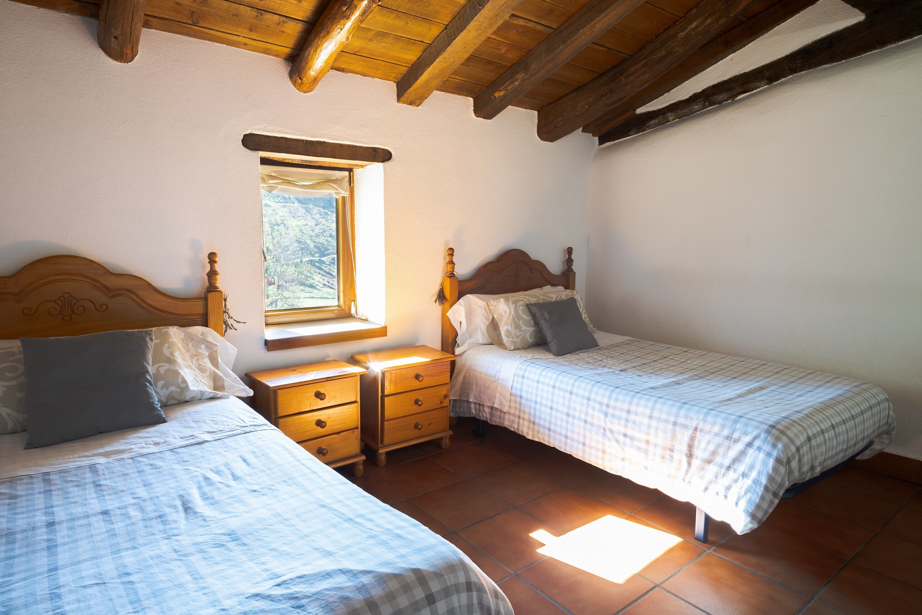 4 quartos, Wi-Fi de cortesia, roupa de cama