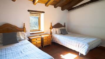 4 quartos, Wi-Fi de cortesia, roupa de cama
