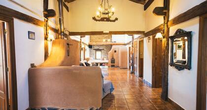 Country House 'Pagorriaga' with Mountain View, Shared Terrace and Wi-Fi