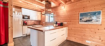 Chalet 'Les Amborzales' with Mountain View, Private Garden and Wi-Fi