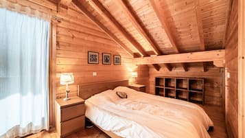 6 bedrooms, iron/ironing board, free WiFi