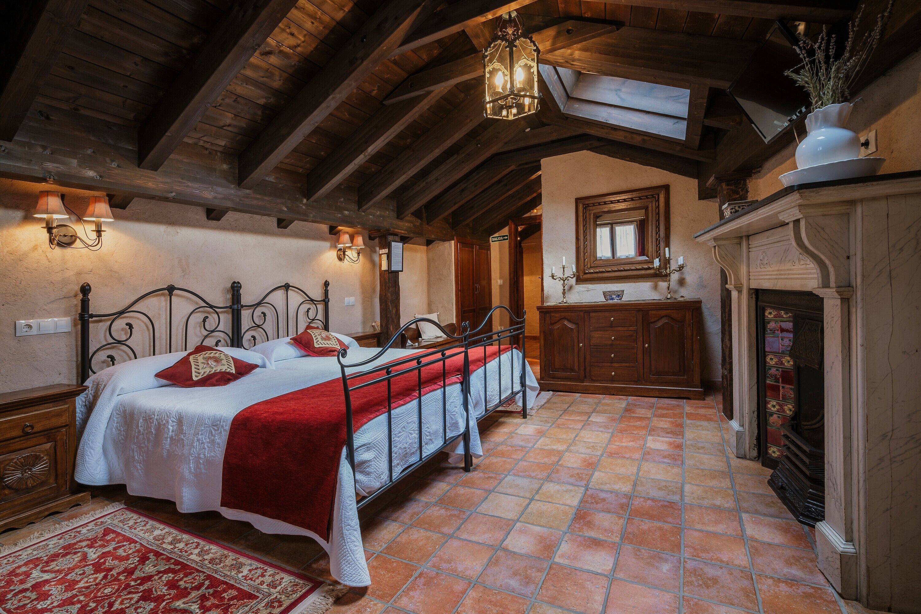 6 habitaciones, tabla de planchar con plancha y wifi gratis 