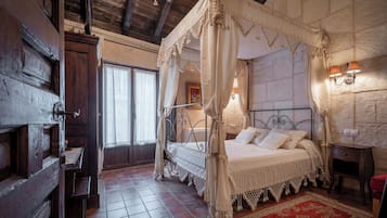 6 slaapkamers, een strijkplank/strijkijzer, gratis wifi, beddengoed